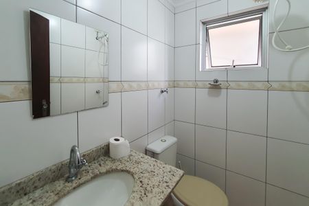 Casa à venda com 256m², 5 quartos e 4 vagas Casa à venda com 256m², 5 quartos e 4 vagasBanheiro de serviço