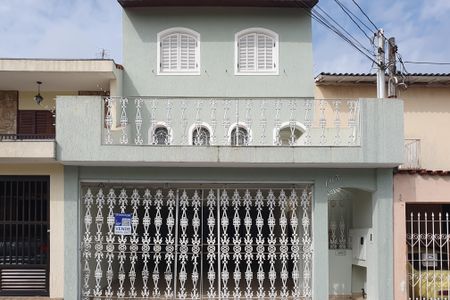 Casa à venda com 256m², 5 quartos e 4 vagas Casa à venda com 256m², 5 quartos e 4 vagasfachada
