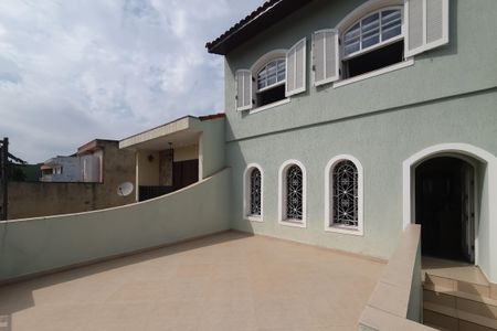 Casa à venda com 256m², 5 quartos e 4 vagas Casa à venda com 256m², 5 quartos e 4 vagasVaranda da Sala