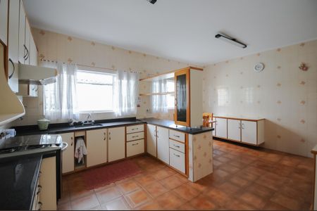 Casa à venda com 256m², 5 quartos e 4 vagas Casa à venda com 256m², 5 quartos e 4 vagasCozinha