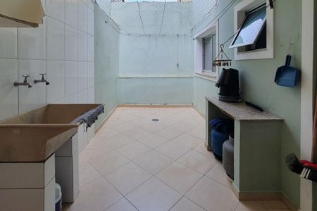 Casa à venda com 256m², 5 quartos e 4 vagas Casa à venda com 256m², 5 quartos e 4 vagasÁrea de Serviço