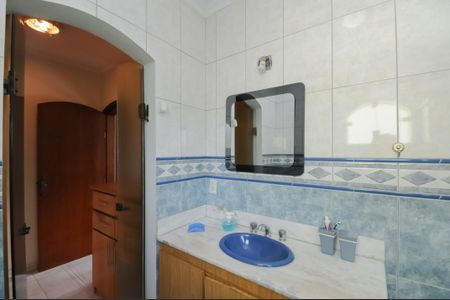 Casa à venda com 256m², 5 quartos e 4 vagas Casa à venda com 256m², 5 quartos e 4 vagasBanheiro da Suíte