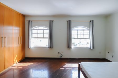 Casa à venda com 256m², 5 quartos e 4 vagas Casa à venda com 256m², 5 quartos e 4 vagasSuíte