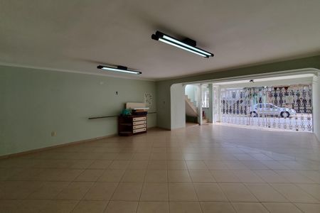 Casa à venda com 256m², 5 quartos e 4 vagas Casa à venda com 256m², 5 quartos e 4 vagasGaragem