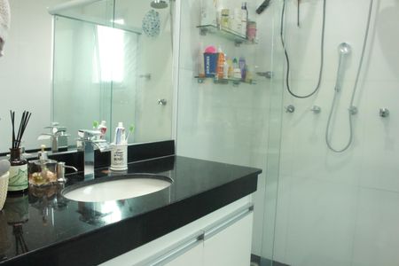 Casa à venda com 250m², 3 quartos e 4 vagasBanheiro do Quarto 1