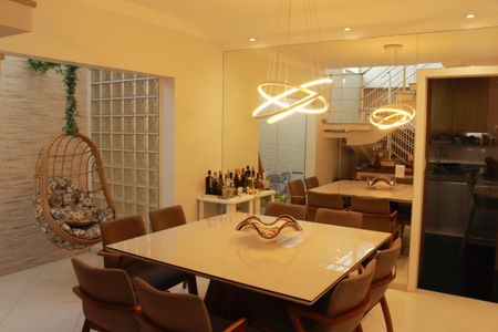 Casa à venda com 250m², 3 quartos e 4 vagasSala