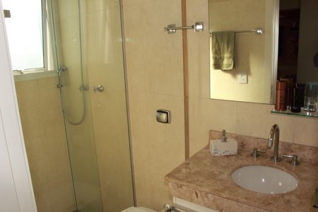 Casa à venda com 250m², 3 quartos e 4 vagasBanheiro - Quarto 2