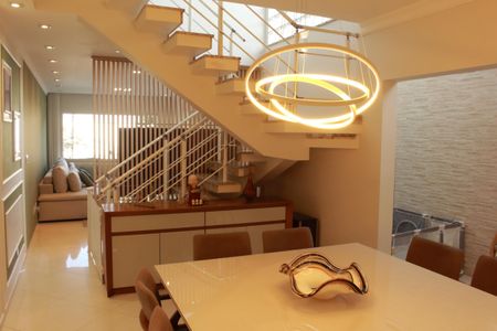 Casa à venda com 250m², 3 quartos e 4 vagasSala