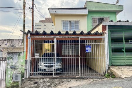 Casa à venda com 130m², 3 quartos e 2 vagas Casa à venda com 130m², 3 quartos e 2 vagasFachada