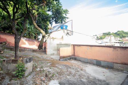 Casa à venda com 200m², 2 quartos e 2 vagas Casa à venda com 200m², 2 quartos e 2 vagasQuintal