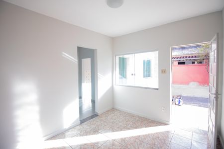 Casa à venda com 200m², 2 quartos e 2 vagas Casa à venda com 200m², 2 quartos e 2 vagasSala