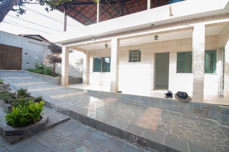 Casa à venda com 200m², 2 quartos e 2 vagas Casa à venda com 200m², 2 quartos e 2 vagasGaragem