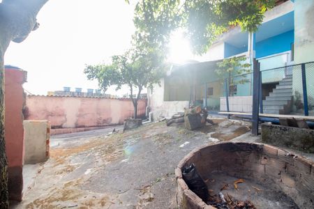 Casa à venda com 200m², 2 quartos e 2 vagas Casa à venda com 200m², 2 quartos e 2 vagasQuintal