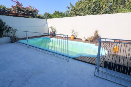 Casa à venda com 110m², 2 quartos e 1 vaga Casa à venda com 110m², 2 quartos e 1 vagaPiscina