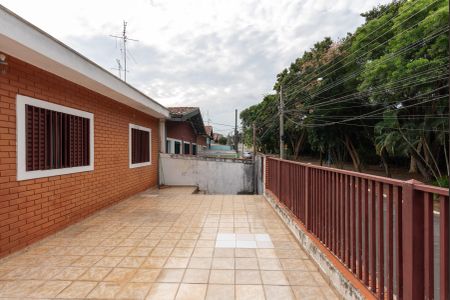 Casa à venda com 228m², 3 quartos e 3 vagasCasa 1 - Varanda
