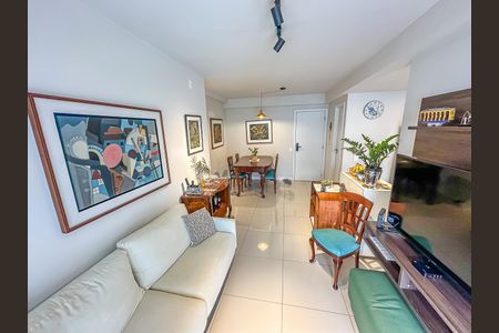 Apartamento à venda com 74m², 2 quartos e 1 vagaSala