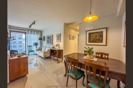 Apartamento à venda com 74m², 2 quartos e 1 vagaSala