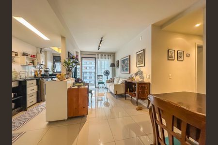 Apartamento à venda com 74m², 2 quartos e 1 vagaSala