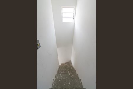 Casa de condomínio à venda com 175m², 3 quartos e 2 vagasEscada