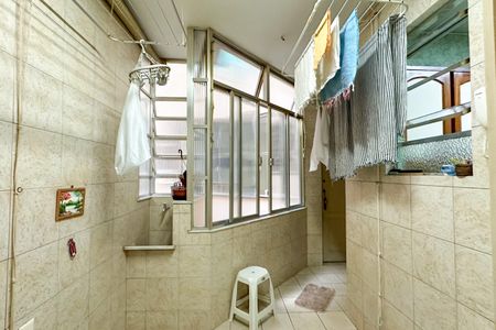 Apartamento à venda com 135m², 3 quartos e 1 vagaÁrea de Serviço