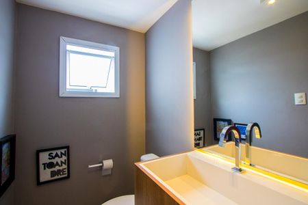 Apartamento à venda com 106m², 2 quartos e 1 vaga Apartamento à venda com 106m², 2 quartos e 1 vagaBanheiro de serviço