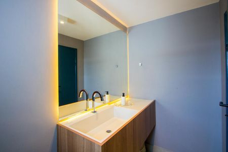 Apartamento à venda com 106m², 2 quartos e 1 vaga Apartamento à venda com 106m², 2 quartos e 1 vagaBanheiro de serviço