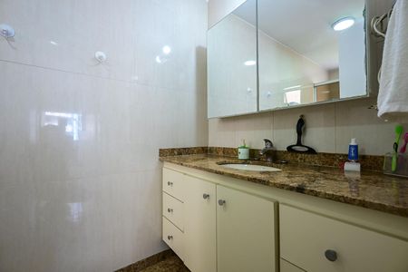 Apartamento para alugar com 140m², 4 quartos e 2 vagasBanheiro Suíte 