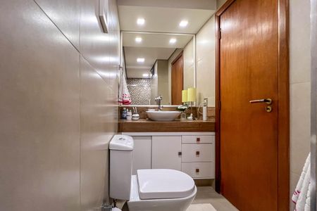 Apartamento à venda com 125m², 3 quartos e 2 vagas Apartamento à venda com 125m², 3 quartos e 2 vagasBanheiro da Suíte