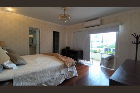 Casa de condomínio para alugar com 340m², 4 quartos e 4 vagas