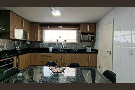 Casa de condomínio para alugar com 340m², 4 quartos e 4 vagas