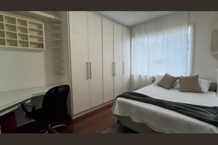 Casa de condomínio para alugar com 340m², 4 quartos e 4 vagas