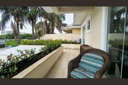 Casa de condomínio para alugar com 340m², 4 quartos e 4 vagas