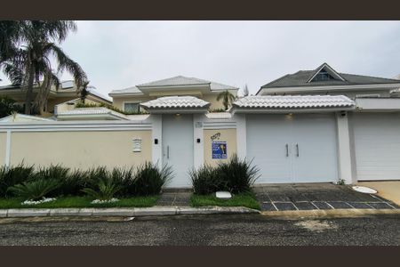 Casa de condomínio para alugar com 340m², 4 quartos e 4 vagas