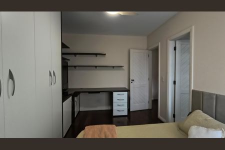 Casa de condomínio para alugar com 340m², 4 quartos e 4 vagas