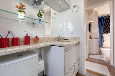 Apartamento à venda com 58m², 2 quartos e 2 vagasBanheiro Social