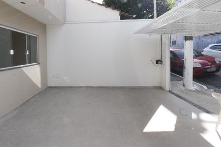 Casa à venda com 82m², 2 quartos e 2 vagas Casa à venda com 82m², 2 quartos e 2 vagasCozinha