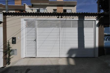 Casa à venda com 82m², 2 quartos e 2 vagas Casa à venda com 82m², 2 quartos e 2 vagasFachada