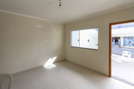 Casa à venda com 82m², 2 quartos e 2 vagas Casa à venda com 82m², 2 quartos e 2 vagasSala