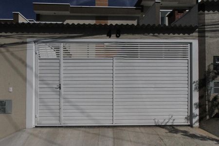 Casa à venda com 92m², 3 quartos e 2 vagas Casa à venda com 92m², 3 quartos e 2 vagasFachada