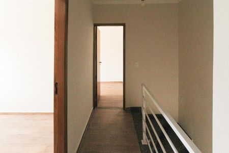 Casa à venda com 92m², 3 quartos e 2 vagas Casa à venda com 92m², 3 quartos e 2 vagasCorredor