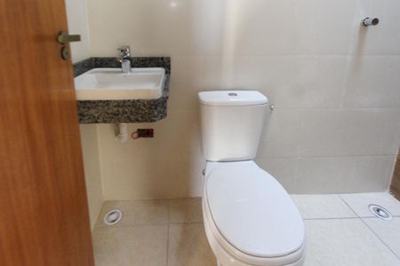 Casa à venda com 92m², 3 quartos e 2 vagas Casa à venda com 92m², 3 quartos e 2 vagasBanheiro Social