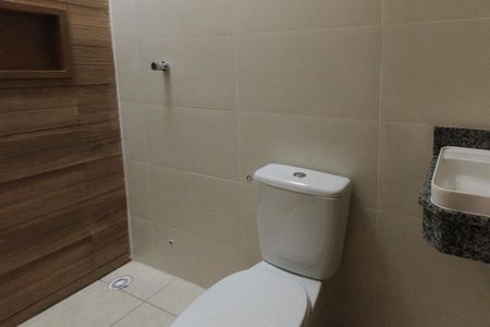 Casa à venda com 92m², 3 quartos e 2 vagas Casa à venda com 92m², 3 quartos e 2 vagasBanheiro da Suite