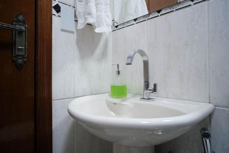 Casa à venda com 168m², 3 quartos e 2 vagasBanheiro