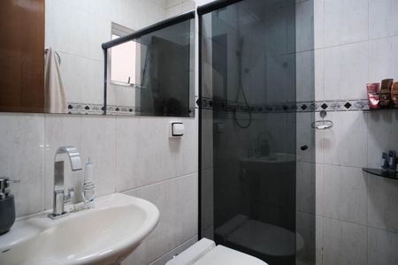 Casa à venda com 168m², 3 quartos e 2 vagasBanheiro