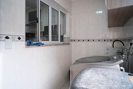 Casa à venda com 168m², 3 quartos e 2 vagasLavanderia