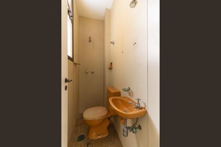 Apartamento para alugar com 280m², 3 quartos e 4 vagas Apartamento para alugar com 280m², 3 quartos e 4 vagasBanheiro de Serviço