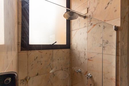 Apartamento para alugar com 280m², 3 quartos e 4 vagas Apartamento para alugar com 280m², 3 quartos e 4 vagasBanheiro da Suíte 1