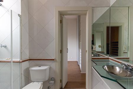 Apartamento para alugar com 280m², 3 quartos e 4 vagas Apartamento para alugar com 280m², 3 quartos e 4 vagasBanheiro da Suíte 2