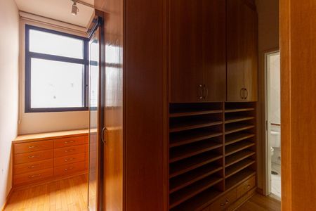 Apartamento para alugar com 280m², 3 quartos e 4 vagas Apartamento para alugar com 280m², 3 quartos e 4 vagasCloset da Suíte 1