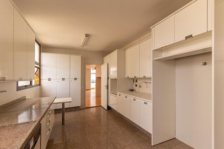 Apartamento para alugar com 280m², 3 quartos e 4 vagas Apartamento para alugar com 280m², 3 quartos e 4 vagasCozinha